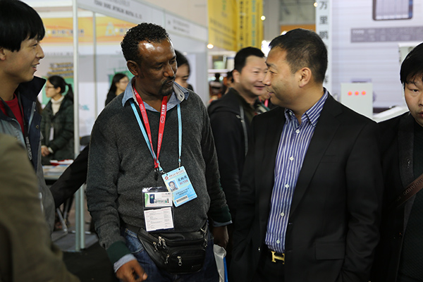 京華麗協(xié)同明日之星參加2014年第20屆全國鋁門窗幕墻行業(yè)年會